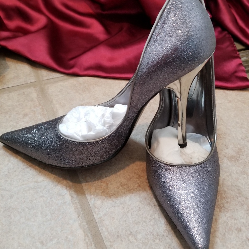 Guess Silver Shimmery Classic pumps